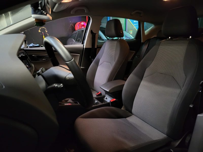 SEAT LEON 2019. Showroom climatisé et espace client confortable chez Auto Dakar pour votre bien-être