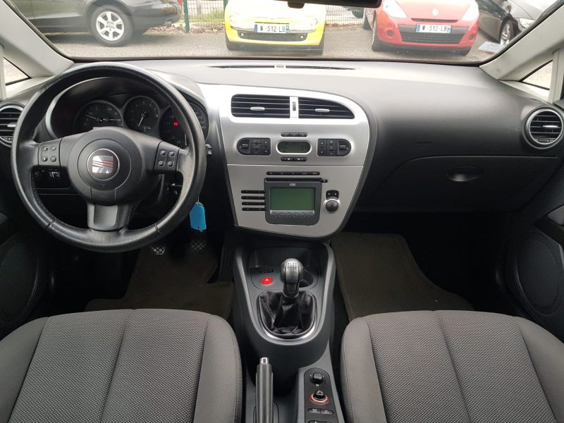 SEAT LEON II 2006. Location courte ou longue durée ? Auto Dakar s'adapte à vos exigences spécifiques