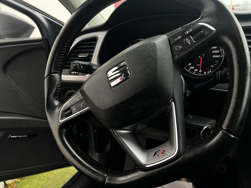 SEAT LEON SC 2013. La location de véhicules chez Auto Dakar inclut une assistance 24h/24 et 7j/7 pour votre tranquillité d'esprit. En cas de panne ou d'incident, notre équipe d'intervention rapide se déplace immédiatement pour résoudre le problème ou vous fournir un véhicule de remplacement.