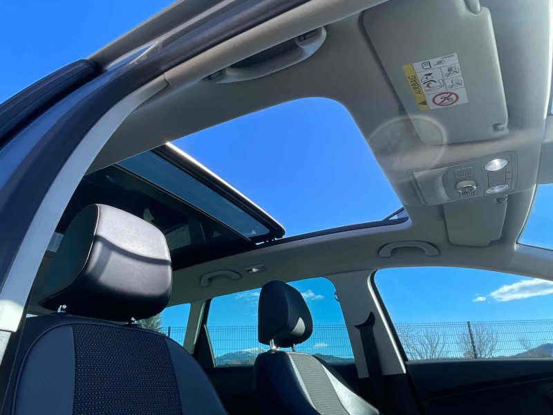 SEAT LEON ST 2015. L'innovation technologique est au cœur de la stratégie d'Auto Dakar avec l'intégration des dernières avancées automobiles dans notre gamme de véhicules. Nous proposons également des formations personnalisées pour vous familiariser avec les nouvelles technologies embarquées.