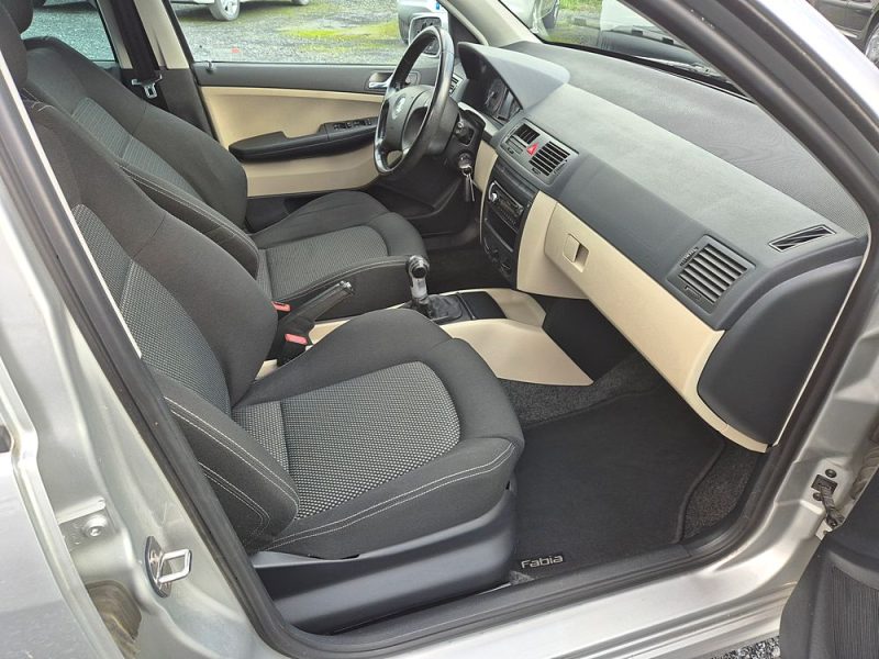 SKODA FABIA I 2007. Auto Dakar met à votre disposition une équipe d'experts passionnés d'automobile