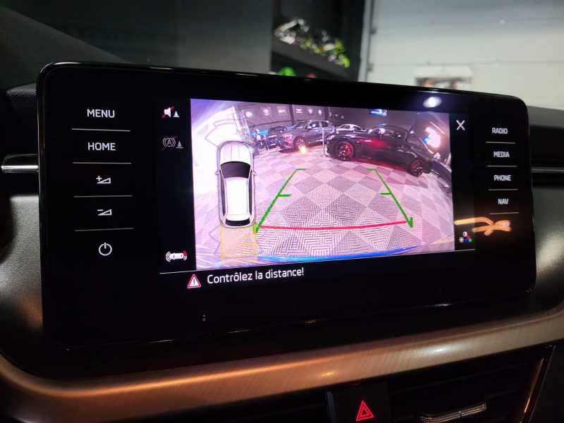 SKODA KAMIQ 2020. Auto Dakar développe une approche omnicanale avec une présence digitale renforcée pour faciliter vos démarches d'achat et de location. Notre plateforme en ligne vous permet de consulter notre stock, réserver votre véhicule et suivre l'avancement de votre dossier en temps réel.