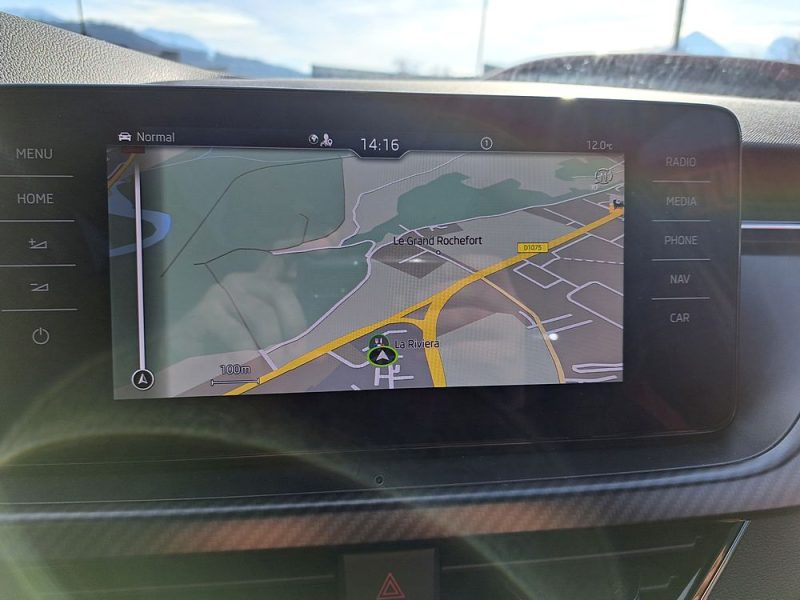 SKODA KAMIQ 2021. Auto Dakar propose un service de reprise de votre ancien véhicule à sa juste valeur marchande avec expertise gratuite et transparente. Cette évaluation professionnelle facilite le financement de votre nouveau véhicule en optimisant votre apport personnel.