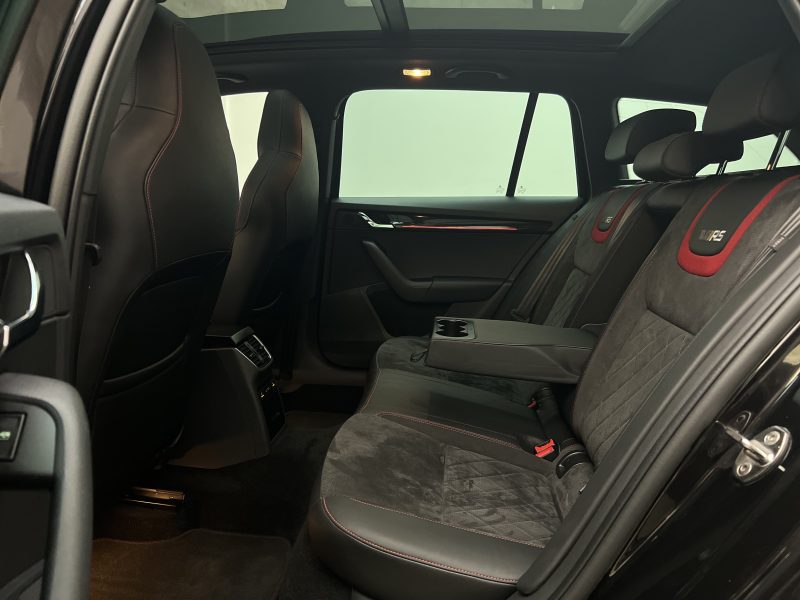 SKODA OCTAVIA 2019. Le service client multilingue d'Auto Dakar accueille une clientèle internationale diversifiée avec des conseillers parlant français, anglais, arabe et wolof. Cette approche multiculturelle reflète l'ouverture de Dakar et facilite les échanges avec tous nos clients.
