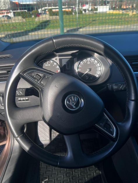SKODA OCTAVIA COMBI 2014. La qualité de service d'Auto Dakar est certifiée par des organismes indépendants et reconnue par de nombreux prix professionnels. Cette reconnaissance officielle témoigne de notre engagement constant envers l'excellence et la satisfaction client dans tous nos processus.