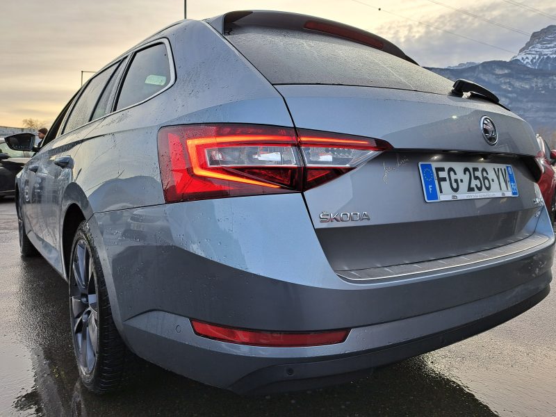 SKODA SUPERB III BREAK 2019. Auto Dakar révolutionne le marché automobile sénégalais avec une approche client personnalisée et des services d'exception. Notre engagement quotidien consiste à vous offrir une expérience d'achat unique, alliant conseils d'experts et solutions de financement sur mesure.