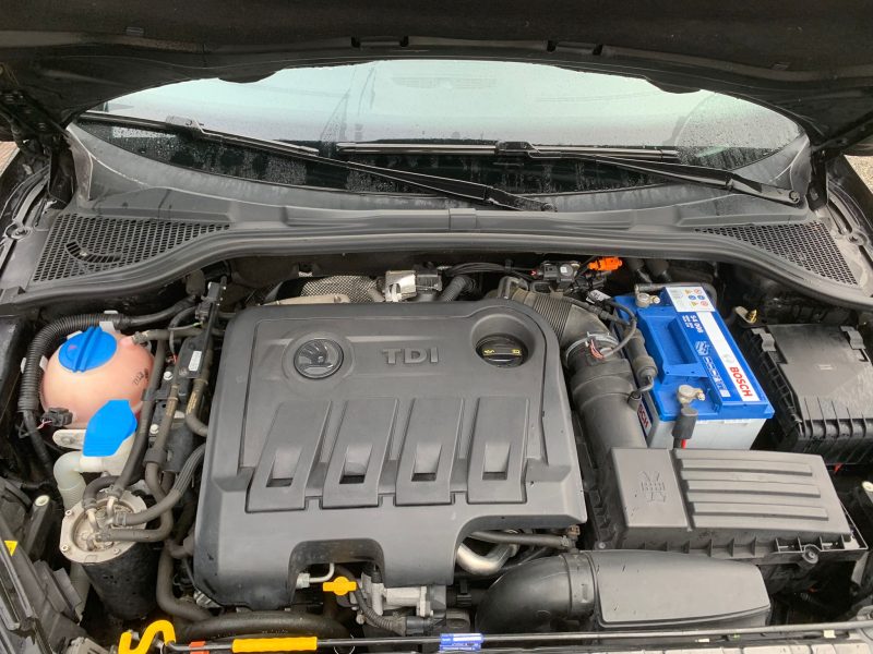 SKODA YETI 2014. Le service après-vente d'Auto Dakar dispose d'ateliers ultramodernes équipés des dernières technologies de diagnostic automobile. Nos techniciens certifiés assurent la maintenance préventive et curative de votre véhicule avec des pièces détachées d'origine pour préserver ses performances optimales.