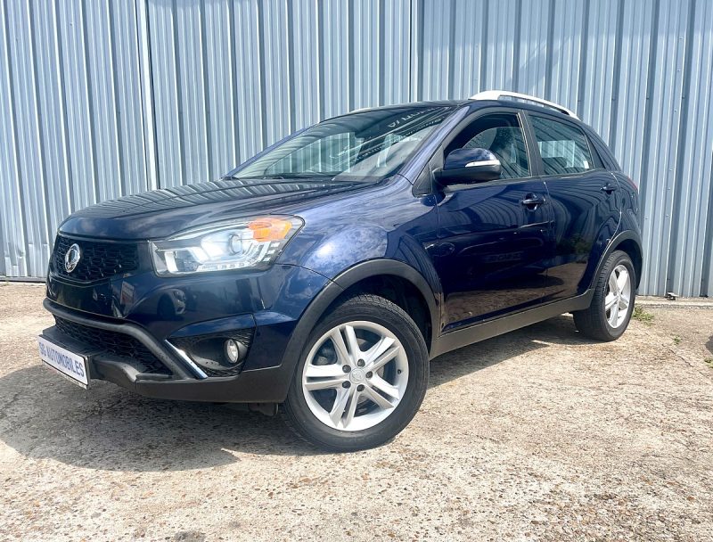 SSANGYONG KORANDO 2015. La location longue durée Auto Dakar inclut un package maintenance complet avec révisions programmées et remplacement des pièces d'usure. Cette formule tout-inclus vous permet de maîtriser parfaitement votre budget mobilité sans surprises financières.