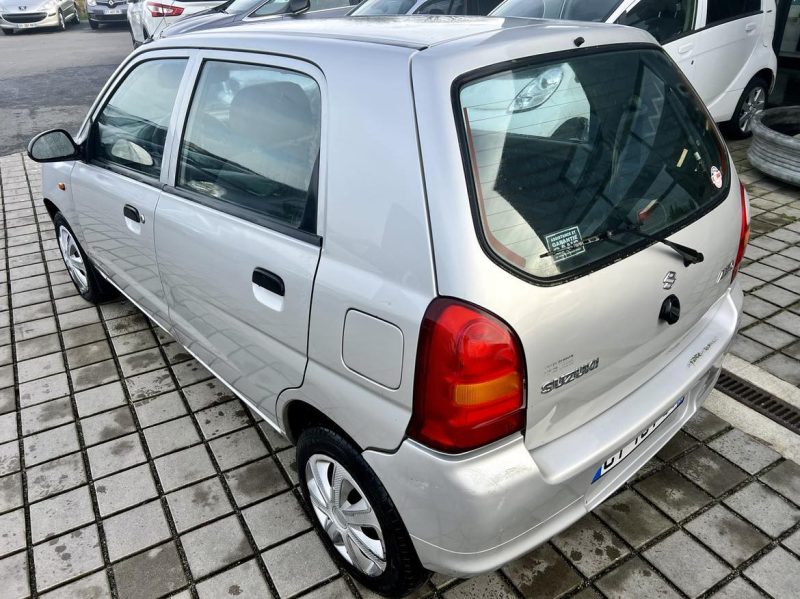SUZUKI ALTO VI 2005. Le service de préparation véhicule Auto Dakar personnalise votre automobile selon vos préférences avec équipements spécifiques et accessoires haut de gamme. Notre atelier de customisation transforme votre véhicule en exemplaire unique parfaitement adapté à vos besoins.