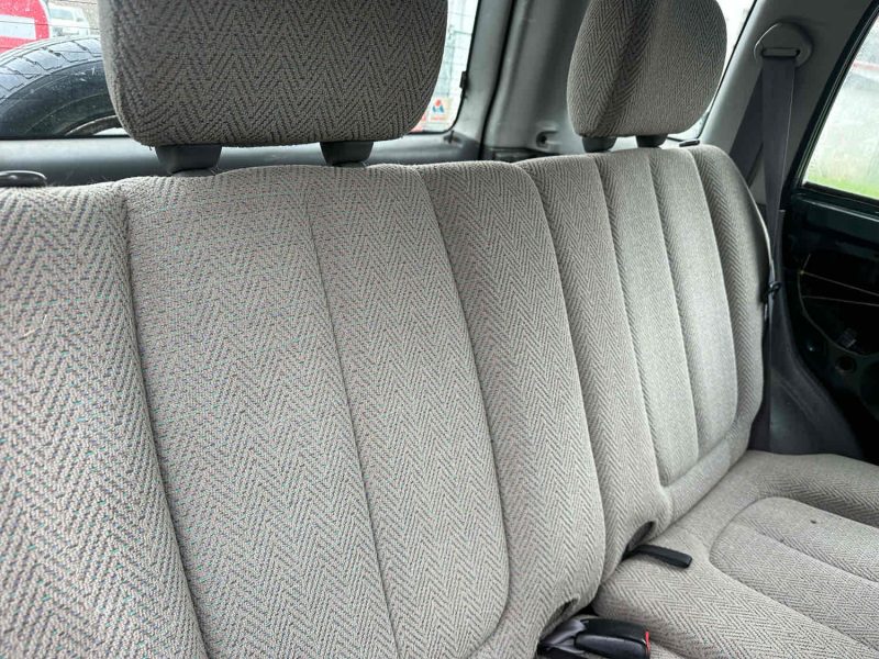 SUZUKI GRAND VITARA I 1999. Showroom climatisé et espace client confortable chez Auto Dakar pour votre bien-être