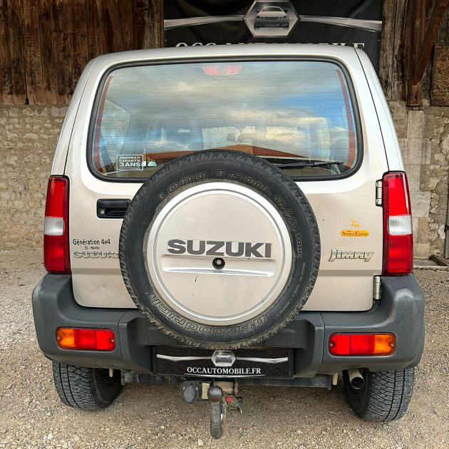 SUZUKI JIMNY VÉHICULE TOUT TERRAIN FERMÉ 2008. Auto Dakar met à votre disposition une équipe d'experts passionnés d'automobile