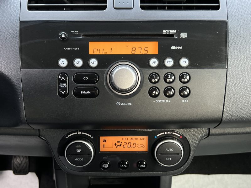 SUZUKI SWIFT 2009. Notre centre de diagnostic Auto Dakar utilise les équipements les plus avancés pour analyser précisément l'état technique de votre véhicule. Ce diagnostic complet vous permet d'anticiper les besoins de maintenance et d'optimiser les performances de votre automobile.