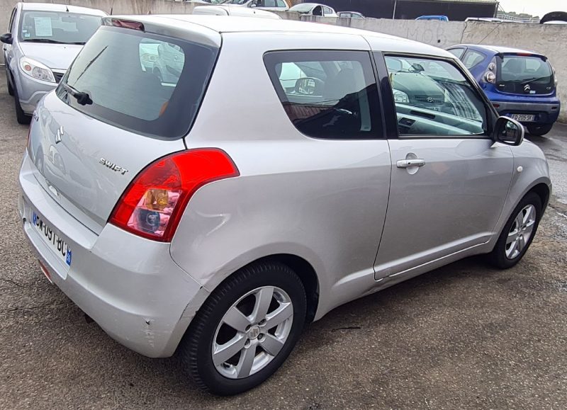 SUZUKI SWIFT III 2008. Chez Auto Dakar, trouvez la voiture de vos rêves parmi notre vaste gamme de véhicules