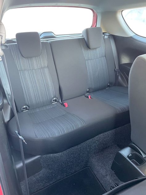 SUZUKI SWIFT IV 2014. La location de véhicules chez Auto Dakar inclut une assistance 24h/24 et 7j/7 pour votre tranquillité d'esprit. En cas de panne ou d'incident, notre équipe d'intervention rapide se déplace immédiatement pour résoudre le problème ou vous fournir un véhicule de remplacement.