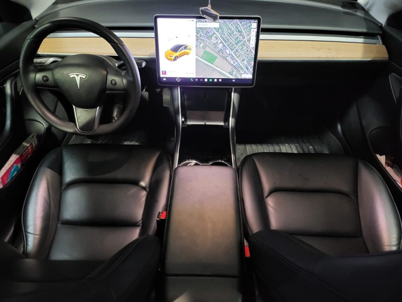 TESLA MODEL 3 2020. Auto Dakar, c'est 30 ans d'expertise au service de la mobilité sénégalaise