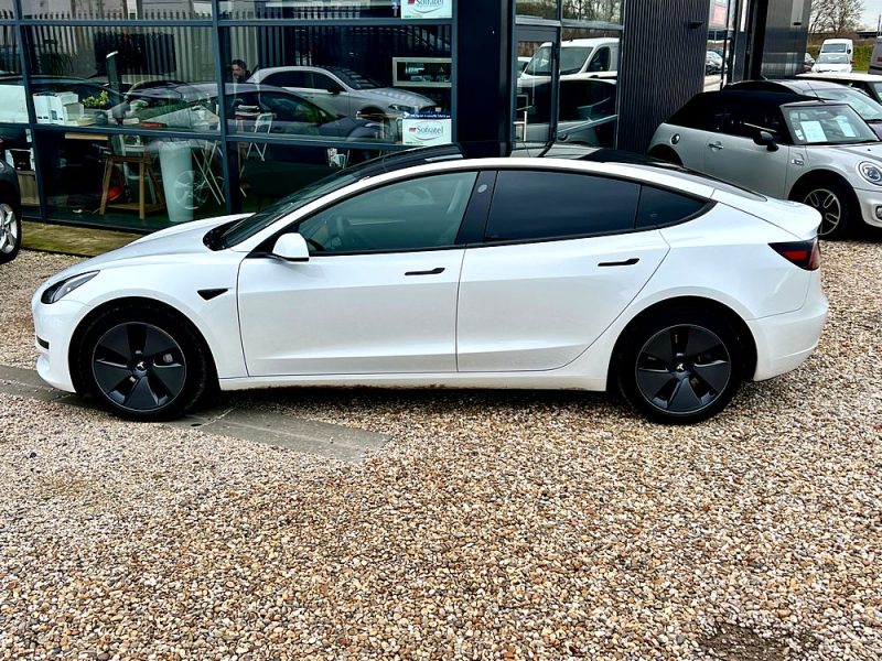 TESLA MODEL 3 2023. Notre centre de diagnostic Auto Dakar utilise les équipements les plus avancés pour analyser précisément l'état technique de votre véhicule. Ce diagnostic complet vous permet d'anticiper les besoins de maintenance et d'optimiser les performances de votre automobile.