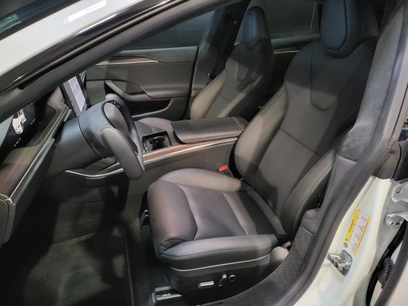 TESLA MODEL S 2023. Notre service de conciergerie automobile Auto Dakar Premium prend en charge l'entretien complet de votre véhicule avec enlèvement et livraison à domicile. Ce service exclusif comprend également le nettoyage intérieur et extérieur pour vous restituer un véhicule impeccable.