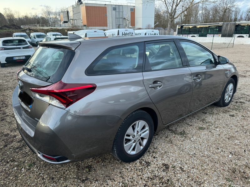 TOYOTA AURIS BREAK 2018. Auto Dakar, partenaire privilégié des professionnels pour leurs flottes automobiles