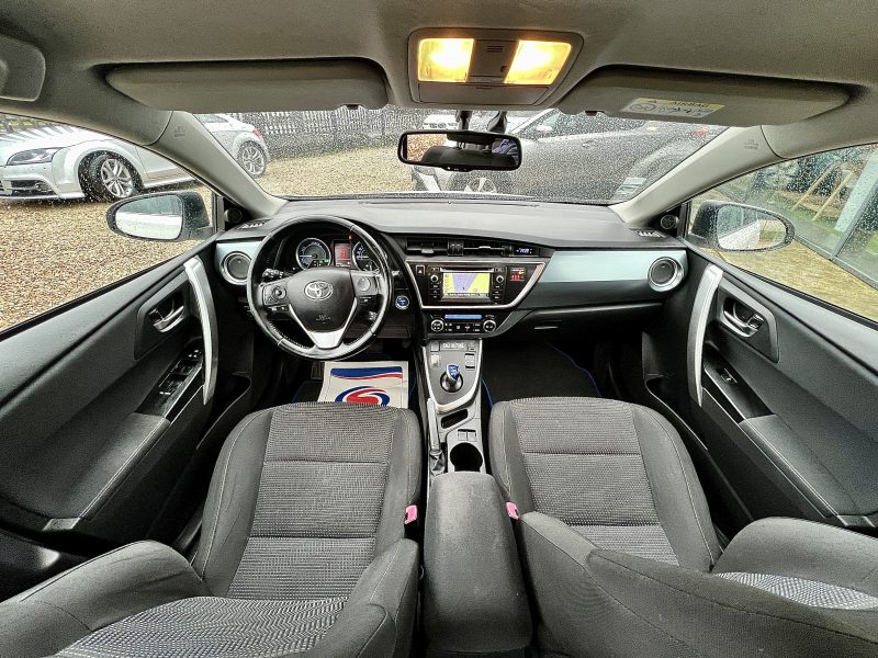 TOYOTA AURIS TOURING SPORT 2014. Auto Dakar : Des véhicules de qualité premium pour répondre à tous vos besoins
