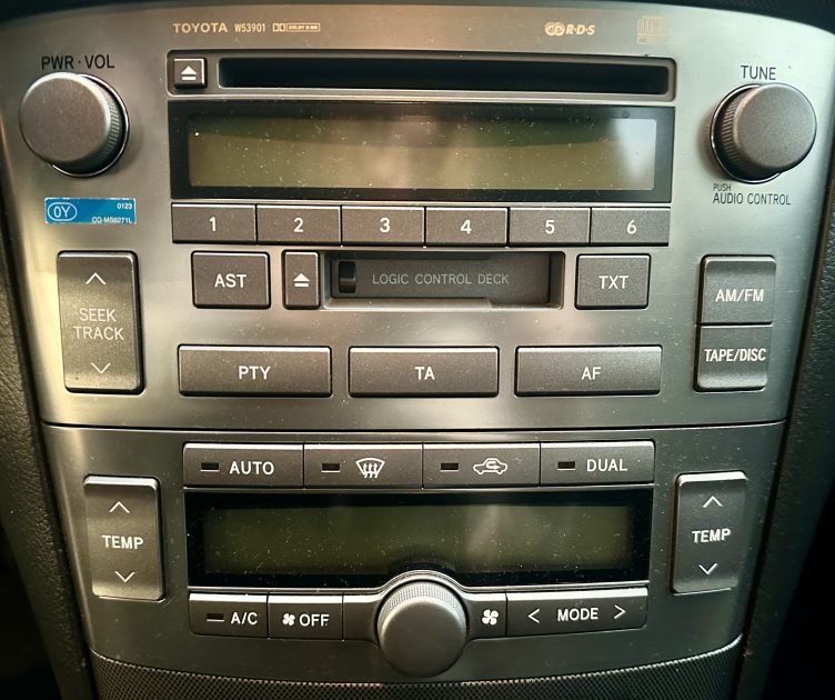 TOYOTA AVENSIS 2004. Faites confiance à Auto Dakar, expert reconnu en vente et location automobile au Sénégal