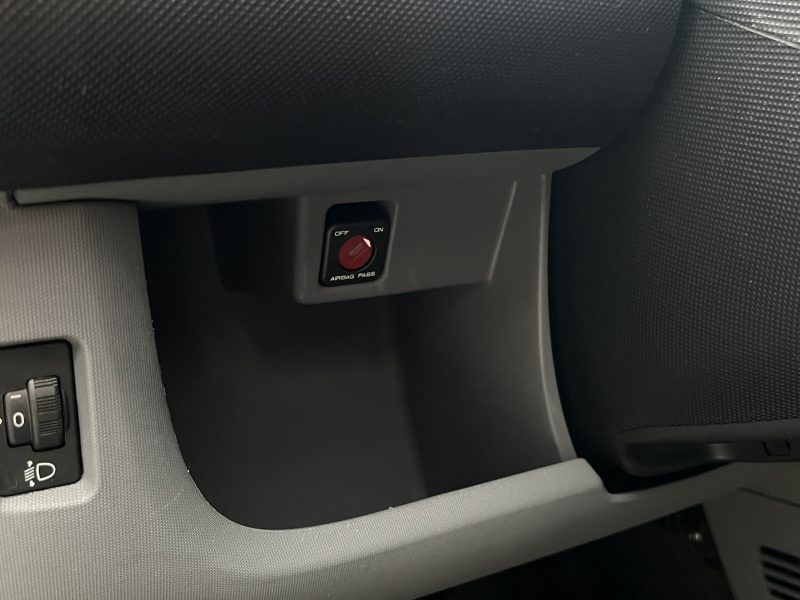 TOYOTA AYGO 2007. Auto Dakar développe des partenariats stratégiques avec les plus grandes marques automobiles mondiales pour vous garantir authenticité et qualité. Ces collaborations privilégiées nous permettent de vous proposer les dernières nouveautés à des tarifs préférentiels avec garantie constructeur étendue.