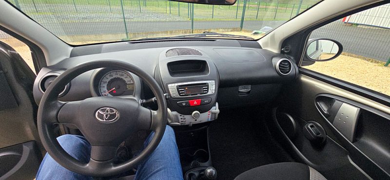 TOYOTA AYGO 2013. Depuis plus de trois décennies, Auto Dakar construit sa réputation sur la confiance et l'excellence opérationnelle. Nous sommes fiers d'accompagner des milliers de familles et d'entreprises dans leurs projets de mobilité avec professionnalisme et intégrité.