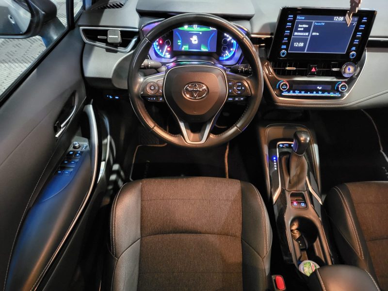 TOYOTA COROLLA 2021. Testez avant d'acheter avec les essais gratuits proposés par Auto Dakar