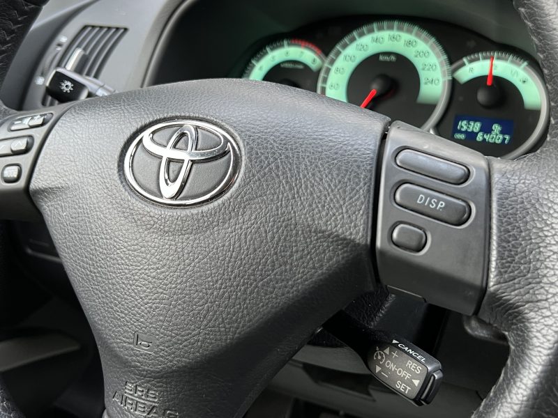TOYOTA COROLLA VERSO 2005. Auto Dakar développe une approche omnicanale avec une présence digitale renforcée pour faciliter vos démarches d'achat et de location. Notre plateforme en ligne vous permet de consulter notre stock, réserver votre véhicule et suivre l'avancement de votre dossier en temps réel.