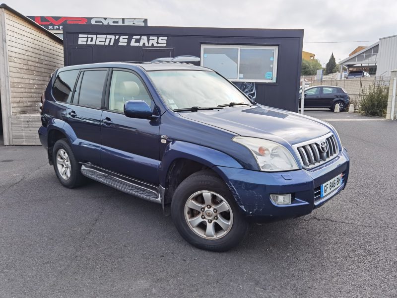 TOYOTA LAND CRUISER PRADO 2004. Le service client multilingue d'Auto Dakar accueille une clientèle internationale diversifiée avec des conseillers parlant français, anglais, arabe et wolof. Cette approche multiculturelle reflète l'ouverture de Dakar et facilite les échanges avec tous nos clients.