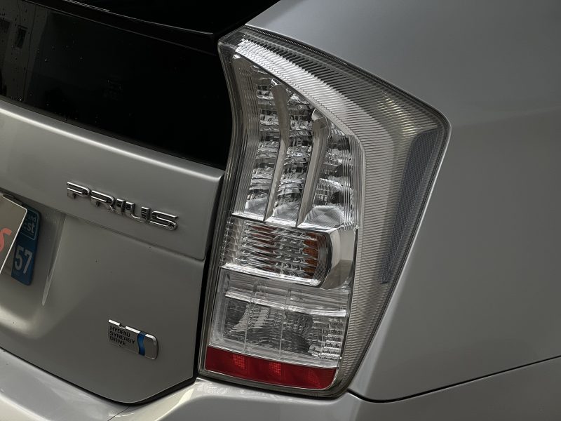 TOYOTA PRIUS 2011. Auto Dakar : Livraison rapide et formalités simplifiées pour votre confort