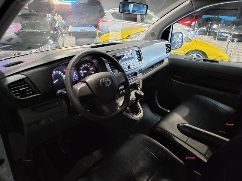TOYOTA PROACE 2019. Formations de conduite et stage de perfectionnement avec les partenaires d'Auto Dakar