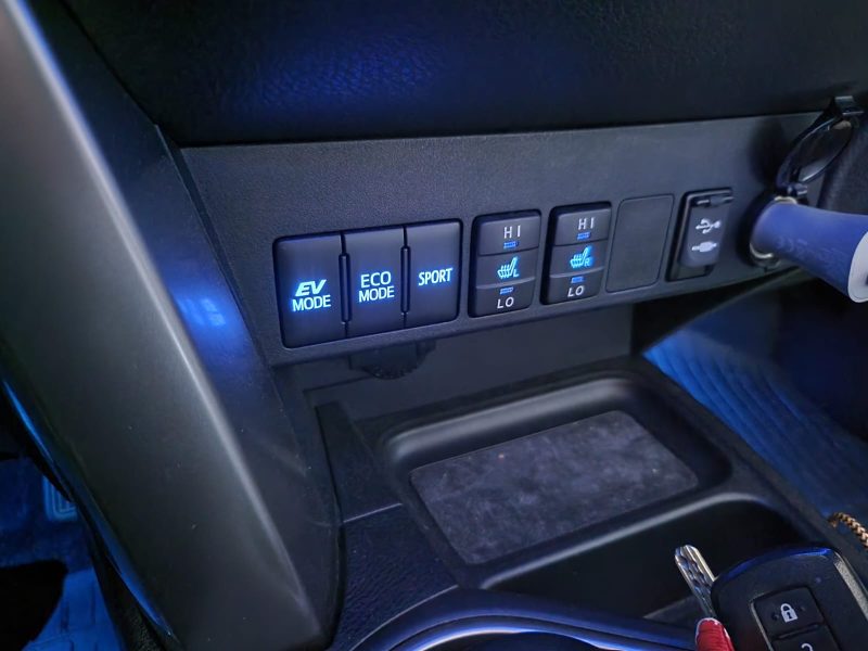 TOYOTA RAV 4 2018. Programmes de fidélité avantageux pour les clients réguliers d'Auto Dakar