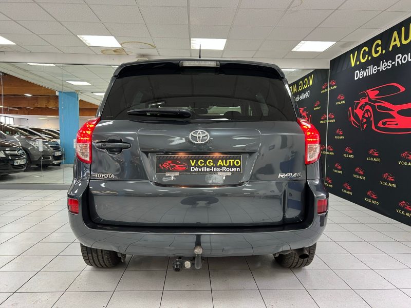 TOYOTA RAV 4 III 2007. Auto Dakar met l'accent sur la durabilité avec des véhicules éco-responsables