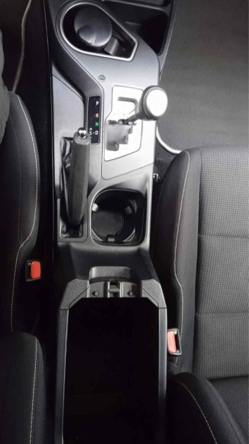 TOYOTA RAV 4 IV 2017. Location courte ou longue durée ? Auto Dakar s'adapte à vos exigences spécifiques