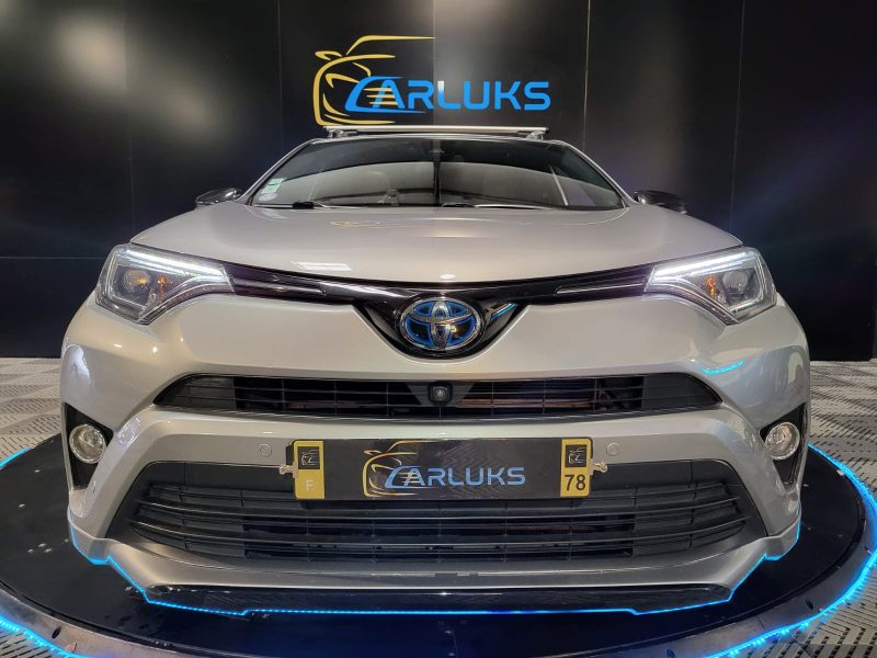 TOYOTA RAV4 2018. Auto Dakar contribue activement au développement économique local en privilégiant les fournisseurs et partenaires sénégalais dans sa chaîne d'approvisionnement. Cette politique de responsabilité sociale renforce notre ancrage territorial et soutient l'économie nationale.