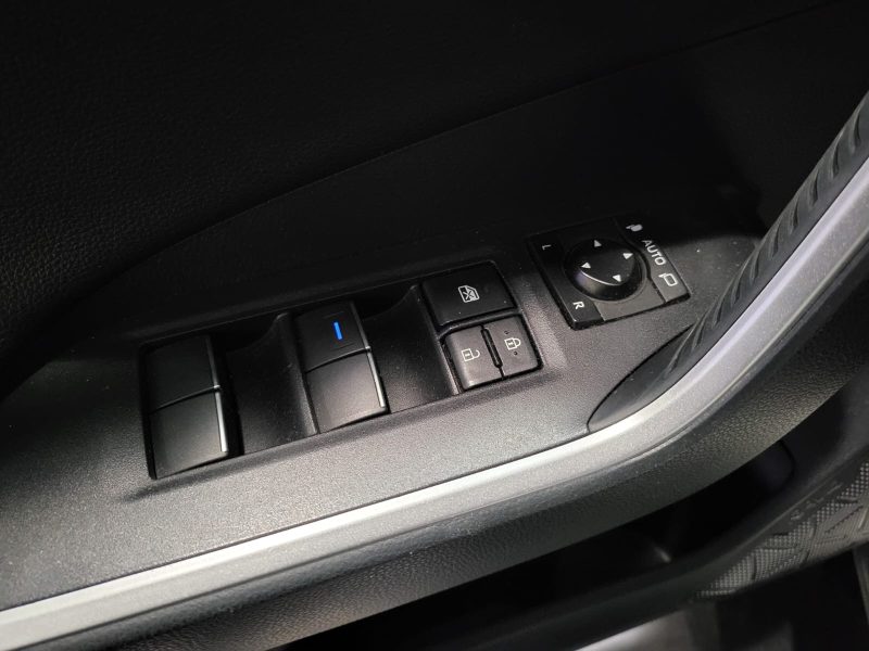 TOYOTA RAV4 2019. Faites confiance à Auto Dakar, expert reconnu en vente et location automobile au Sénégal