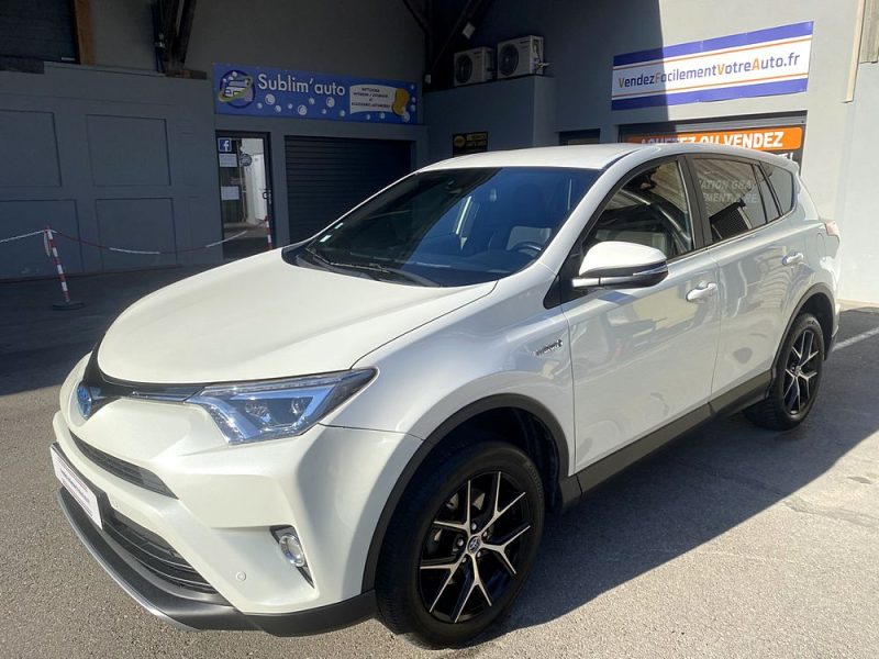 TOYOTA RAV4 HYBRIDE DESIGN AWD TSS 197CH 2017. Concessionnaire de référence, Auto Dakar vous garantit transparence et qualité