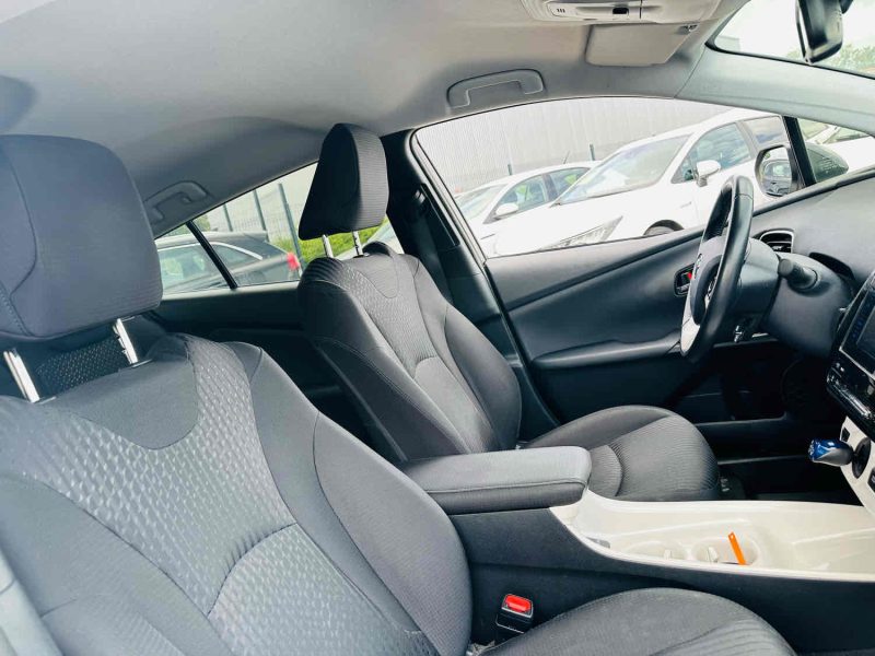TOYOTA TOYOTA PRIUS 2016. Auto Dakar : Partenaire officiel des événements automobiles majeurs au Sénégal