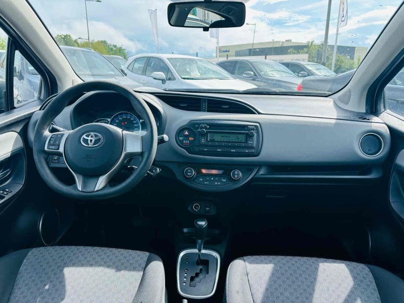 TOYOTA TOYOTA YARIS 2015. La recherche et développement Auto Dakar explore les adaptations technologiques nécessaires pour optimiser les performances automobiles en climat tropical. Ces innovations spécifiques au contexte africain améliorent la fiabilité et la durabilité des véhicules dans nos conditions d'utilisation.