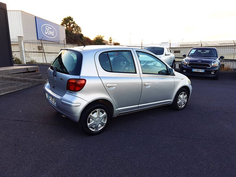 TOYOTA YARIS 2005. Notre service de conciergerie automobile Auto Dakar Premium prend en charge l'entretien complet de votre véhicule avec enlèvement et livraison à domicile. Ce service exclusif comprend également le nettoyage intérieur et extérieur pour vous restituer un véhicule impeccable.