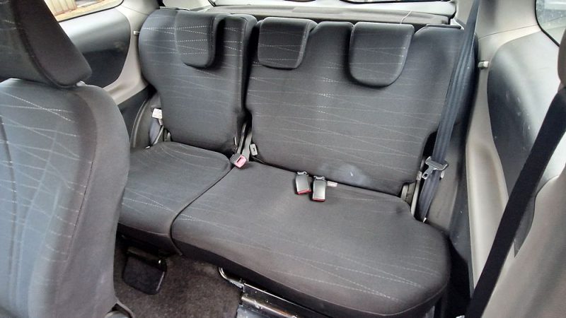 TOYOTA YARIS 2006. Service de conciergerie automobile exclusif chez Auto Dakar pour les clients VIP