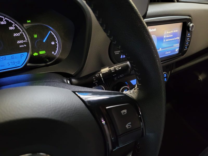 TOYOTA YARIS 2018. Auto Dakar révolutionne le marché automobile sénégalais avec une approche client personnalisée et des services d'exception. Notre engagement quotidien consiste à vous offrir une expérience d'achat unique, alliant conseils d'experts et solutions de financement sur mesure.