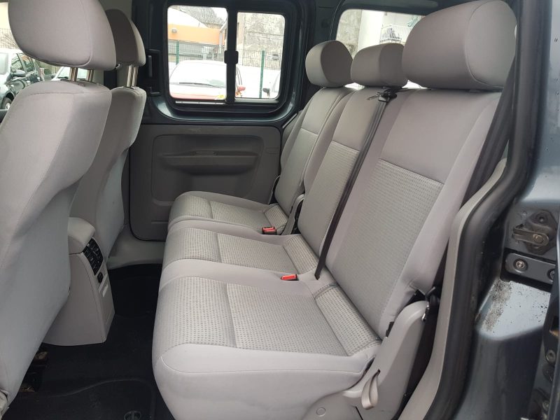 VOLKSWAGEN CADDY 2009. Auto Dakar développe des partenariats stratégiques avec les plus grandes marques automobiles mondiales pour vous garantir authenticité et qualité. Ces collaborations privilégiées nous permettent de vous proposer les dernières nouveautés à des tarifs préférentiels avec garantie constructeur étendue.