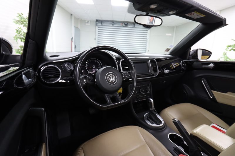 VOLKSWAGEN COCCINELLE CABRIOLET 2016. Auto Dakar s'engage pour un service client d'exception et une satisfaction totale