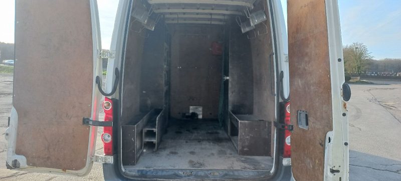 VOLKSWAGEN CRAFTER 2.5 TDI 109CV 1ER MAIN 2010. Auto Dakar met à votre disposition une équipe d'experts passionnés d'automobile