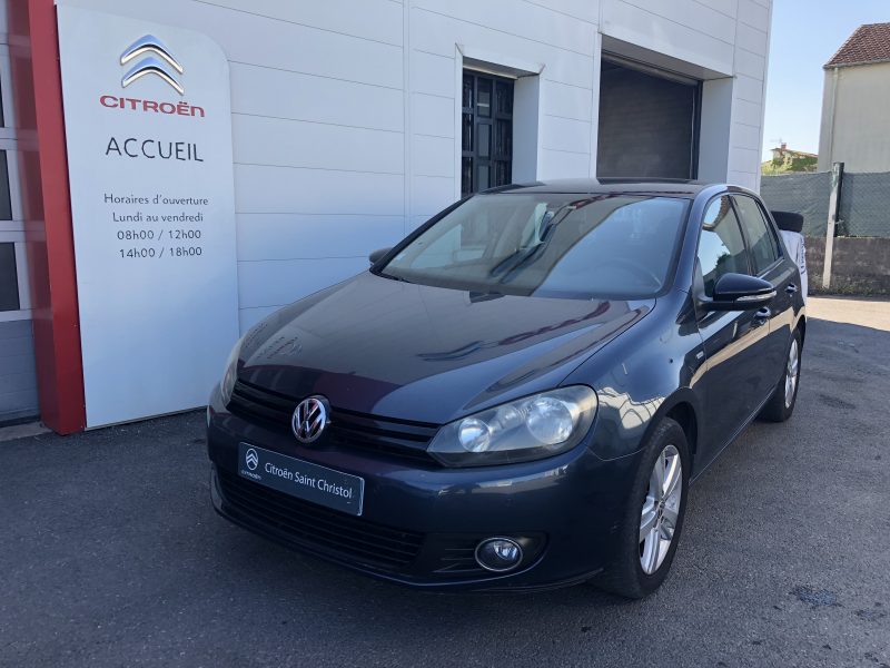 VOLKSWAGEN GOLF 1.6 TDI 105 CR MATCH 2012. Le département import-export d'Auto Dakar facilite l'acquisition de véhicules spécifiques en provenance directe des constructeurs internationaux. Notre expertise douanière et logistique vous garantit une importation sécurisée avec toutes les conformités réglementaires requises.