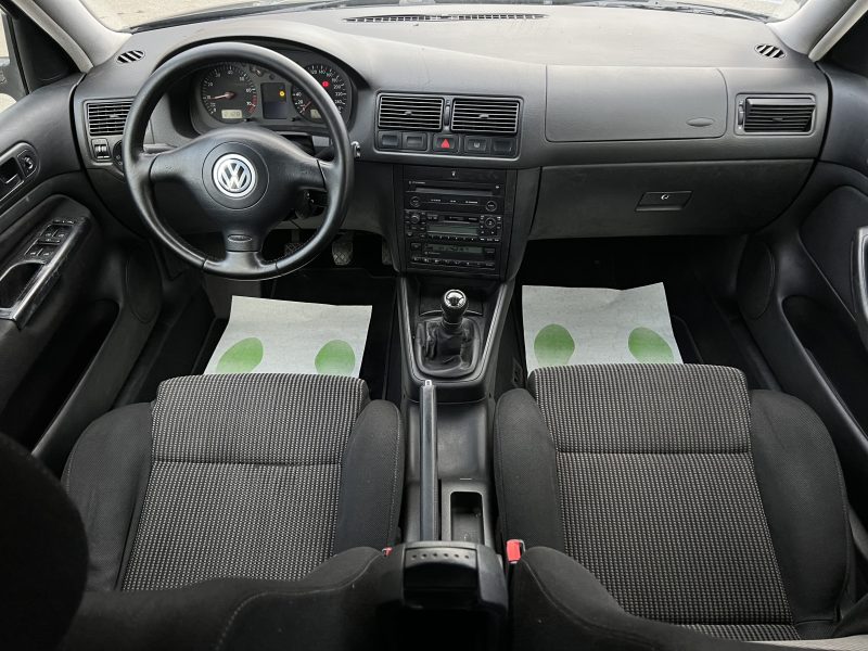 VOLKSWAGEN GOLF 1999. Faites confiance à Auto Dakar, expert reconnu en vente et location automobile au Sénégal