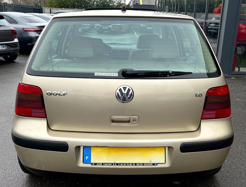 VOLKSWAGEN GOLF 2002. Auto Dakar propose des solutions de mobilité intégrée combinant location de véhicules, assurance, carburant et maintenance dans des forfaits tout-inclus. Cette approche globale simplifie la gestion de votre mobilité tout en optimisant vos coûts de transport professionnel ou personnel.