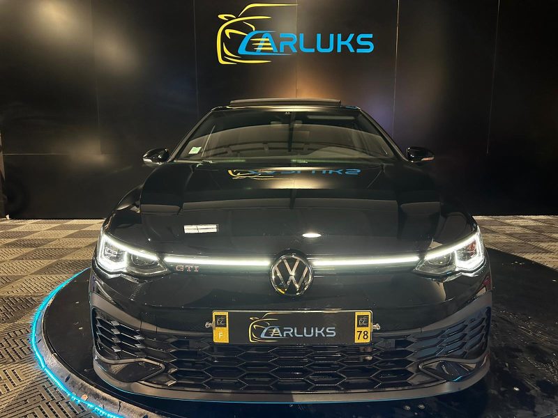 VOLKSWAGEN GOLF 2022. Notre service de location avec chauffeur professionnel Auto Dakar met à votre disposition des conducteurs expérimentés et parfaitement formés. Cette prestation haut de gamme est idéale pour vos déplacements d'affaires, événements spéciaux ou découverte touristique du Sénégal.