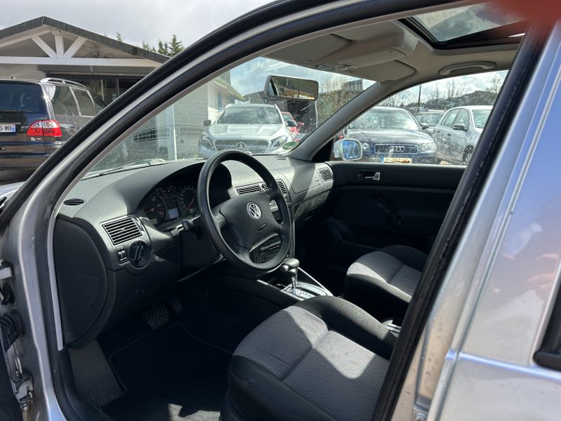 VOLKSWAGEN GOLF 4 2001. Auto Dakar met à votre disposition une équipe d'experts passionnés d'automobile